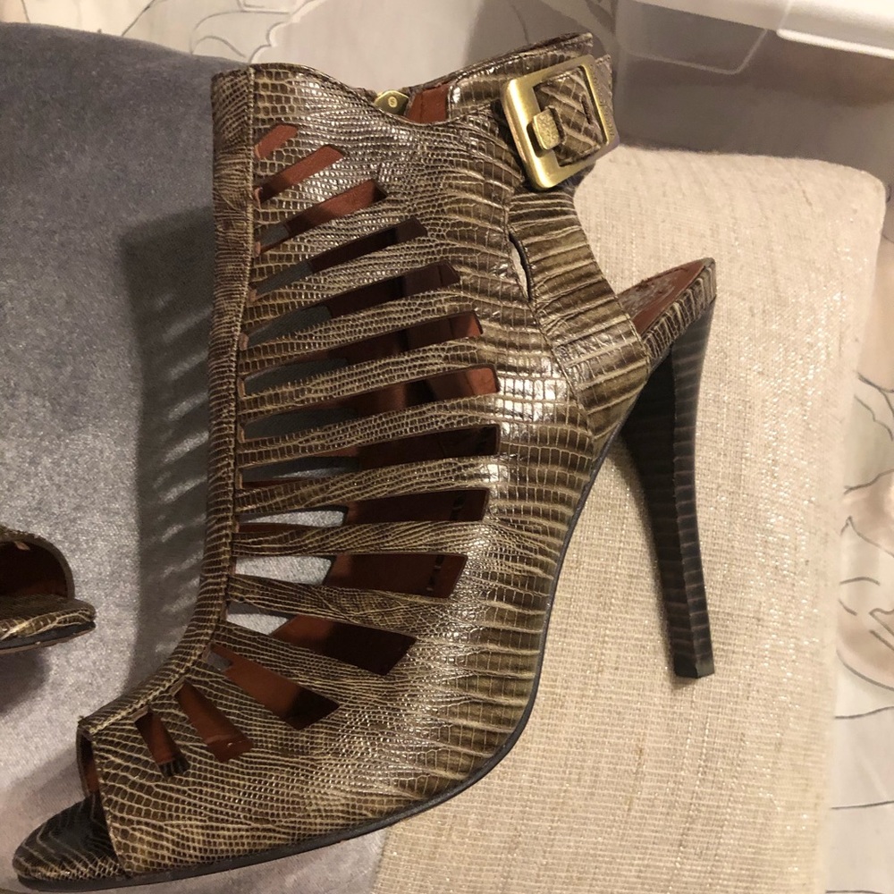 EUC Vince Camuto heel sandals